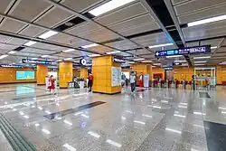 Line 8 south concourse