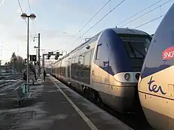TER Orléans - Lyon en gare de Moulins, Allier, France