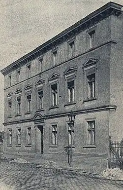 The building in 1927–1929