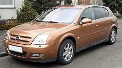 Front view (pre-facelift)