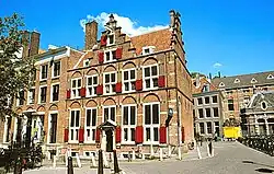 Huis aan de Drie Grachten (House on the Three Canals), OZ Voorburgwal 249.