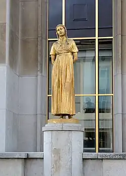 The Fruit by Félix-Alexandre Desruelles at the Palais de Chaillot (1937)