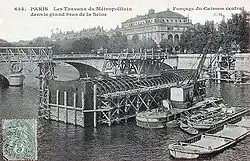 Sinking of the central caisson in the northern stream of the Seine