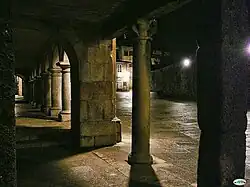 Arcades in the square