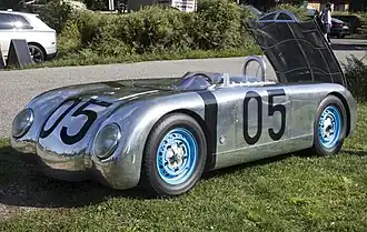 Rünge Flyer with a hand-built aluminum body over a steel tube frame