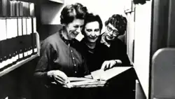 Photo of unknown date showing Rosa Malmström (left), Asta Ekenvall (centre) and Eva Pineus (right)