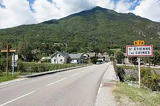 The road into Saint-Etienne-de-Cuines