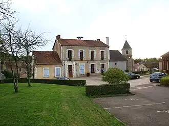 The town hall in Saints-en-Puisaye
