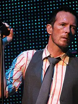 Weiland performing with Stone Temple Pilots in July 2009