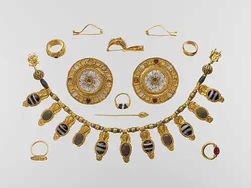 The Vulci set of jewelry; early 5th century; gold, glass, rock crystal, agate and carnelian; various dimensions; Metropolitan Museum of Art (New York City)