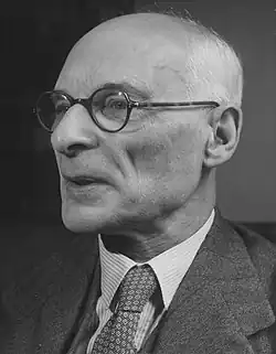 Clack and white portrait photograph of an elderly Alexander Carr-Saunders