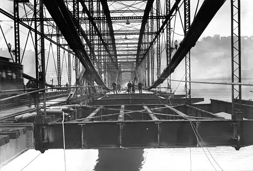 Construction on the bridge, 1933