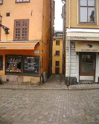 The epistle is set in the Förgyllda Bägaren tavern, one of three then in the narrow alleyway of Solgränd in Stockholm's Gamla stan.[22][23]