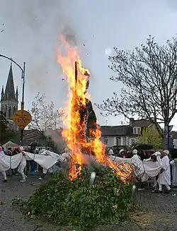 He is burned at the stake.