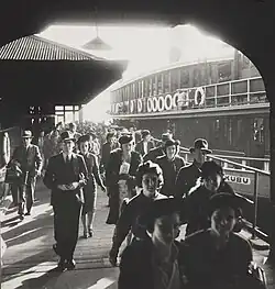 Max Dupain photograph of passengers alighting Kubu at Circular Quay, 1938