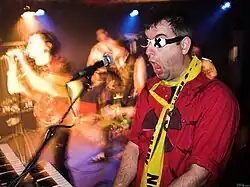 The Epoxies playing in Münster, (Germany) on March 10, 2007. FM Static in the foreground.