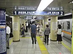 Ginza Line platforms before platform screen doors were installed, 2007