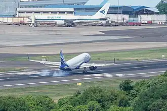 Indigo A320 touch down