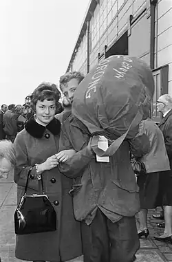 Single shoulder strap, 1962