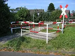 Chicane to prevent pedestrians from carelessly running across the track.