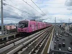 2000 class with Sunsilk wrap advertising at Marikina–Pasig station.