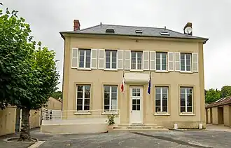 The town hall and school, in Villers-en-Arthies
