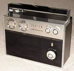 Zenith Royal 2000 Trans-Symphony AM/FM radio