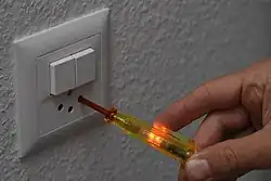 Voltage-test screwdriver