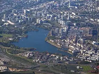 Aerial view of Créteil, centered on the Lac de Créteil
