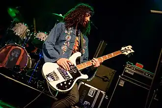 Ian Peres playing bass with Wolfmother on tour in Munich in 2016.