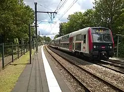 Z 5600 in "Carmillon" livery at Chilly-Mazarin station.