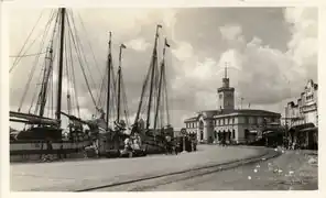 Sailing ships at the Muelle Loney wharf, circa 1920s to 1930s.